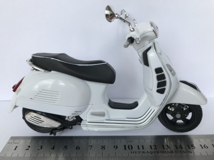 Продам модель скутера в масштабі 1:12 Vespa GTS 300 Super від New Ray . Ціна 350. . фото 3