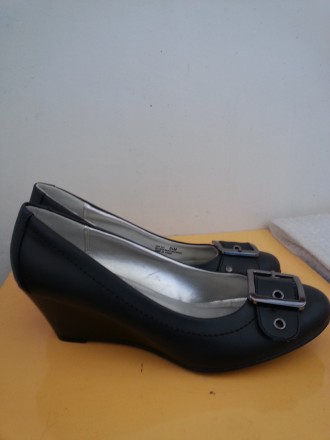 Продам новые туфли из качественной искусственной кожи, очень удобные  Каблук-тан. . фото 2