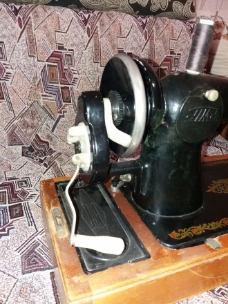 Продам на запчасти или под ремонт ручную швейную машинку Подольского механическо. . фото 4