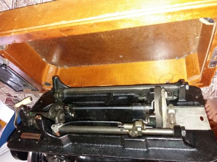 Продам на запчасти или под ремонт ручную швейную машинку Подольского механическо. . фото 7