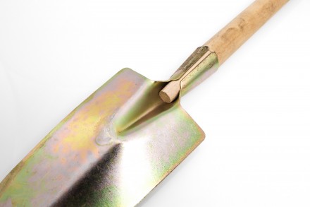 Лопатка посадочная  с удобной деревянной ручкой предназначена  для посадки  цвет. . фото 4