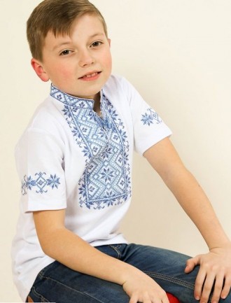 Дитяча біла футболка із вишивкою голубого кольору пошита з якісного трикотажу, к. . фото 2