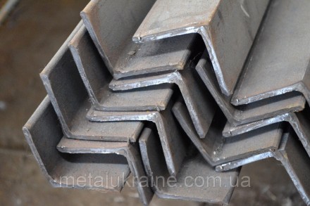 Уголок стальной
 
Стальной уголок – еще один распространенный вид металлопроката. . фото 3
