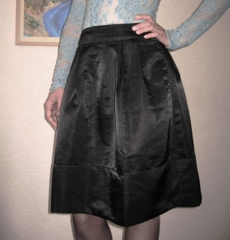 Необычная кокетливая юбочка классного дизайна Tom Farr из плотной атласной ткани. . фото 5