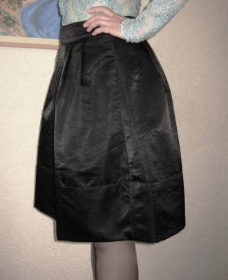Необычная кокетливая юбочка классного дизайна Tom Farr из плотной атласной ткани. . фото 7
