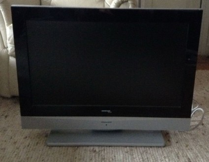 Продам телевизор UNIVERSUM FT8180 - 26; LCD , привезен из Германии,пульт в компл. . фото 2