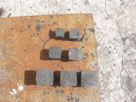 ЧП Укрметпром-Гарант производит брусчатку из натурального камня(базальт).Размер . . фото 2