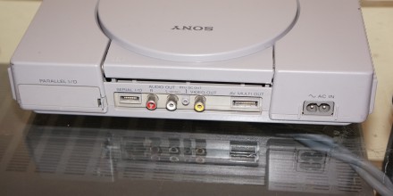 Sony Playstation SCPH-1002
Япония. 1995 г/в.

Первая модификация первого поко. . фото 7