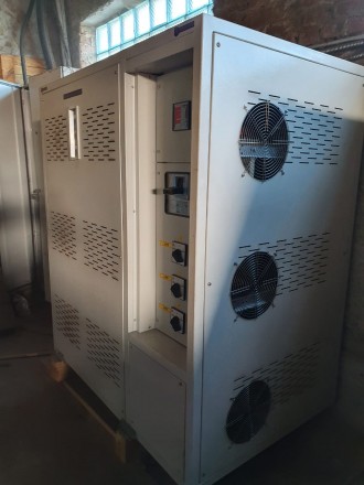 Трехфазные стабилизаторы напряжения
Power : 600kVA Static Voltage Stabilizer

. . фото 3