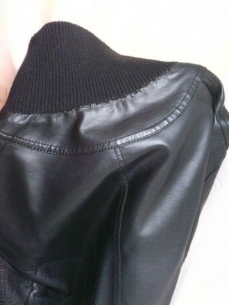 Продаю женскую куртку
цвет чёрный
размер S/М/,42-44, рукав 62 см
резинки не р. . фото 6
