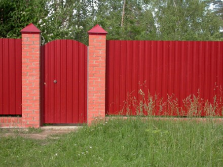 Забор из профнастила для загородного дома, для дачи, для хаты в селе, для коттед. . фото 2