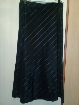Красивая длинная юбка, отличного качества. 46 размер. Талия - 43см (полуобхват).. . фото 2