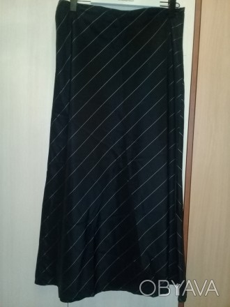 Красивая длинная юбка, отличного качества. 46 размер. Талия - 43см (полуобхват).. . фото 1